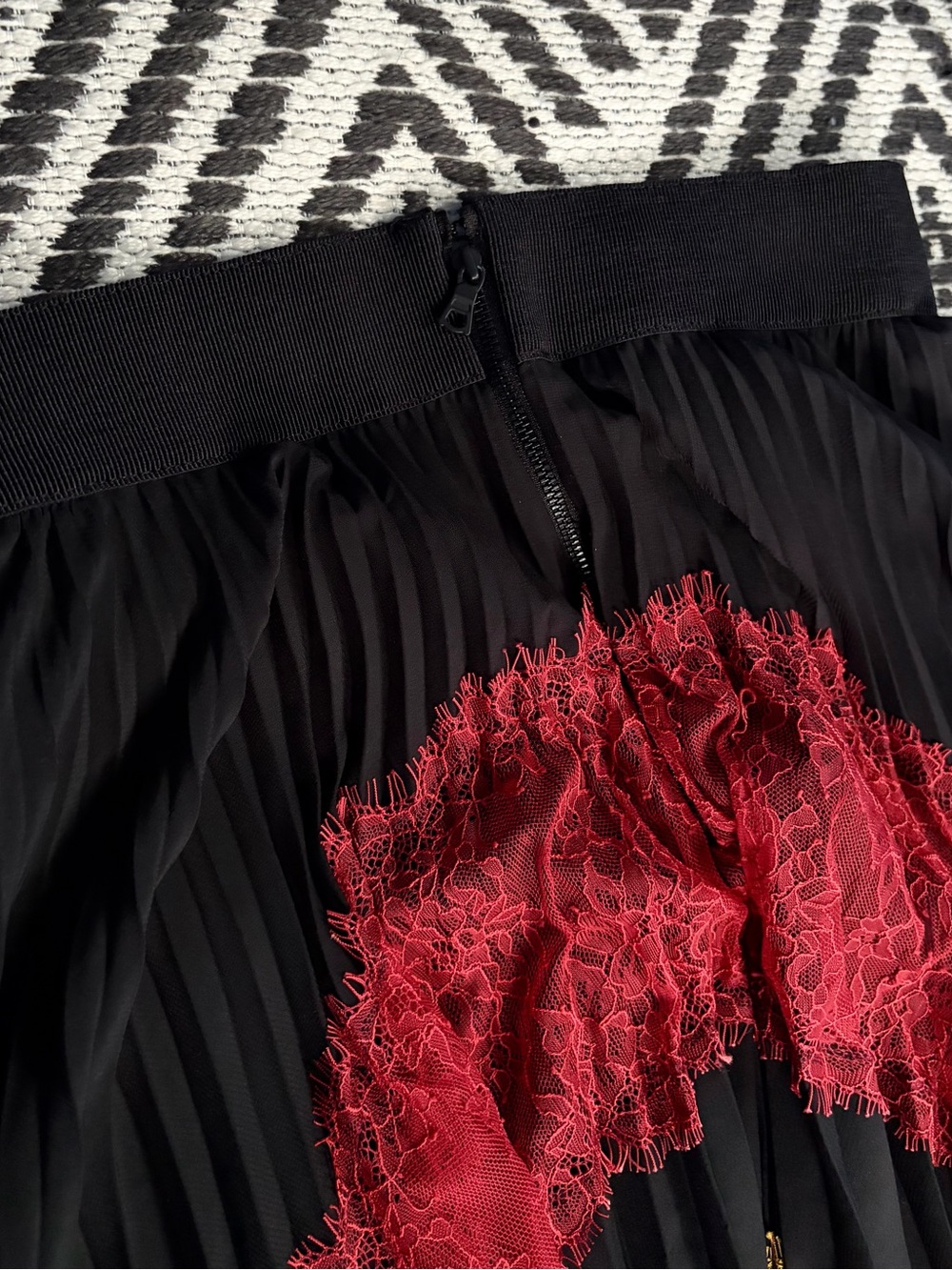 Alice + Olivia Romona Pleated Maxi Skirt Sz 4 Rainbow Lace Panel Black Mesh Long - Picture 14 of 16